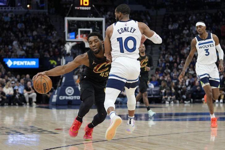 NBA-leading Cavaliers seize control in the 2nd half and beat