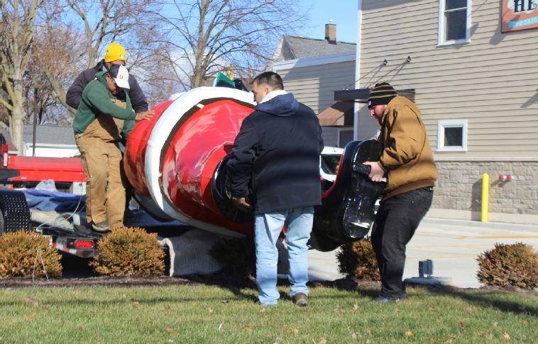 Hot dog! Here comes Santa Claus | Chronicle Telegram The Christmas