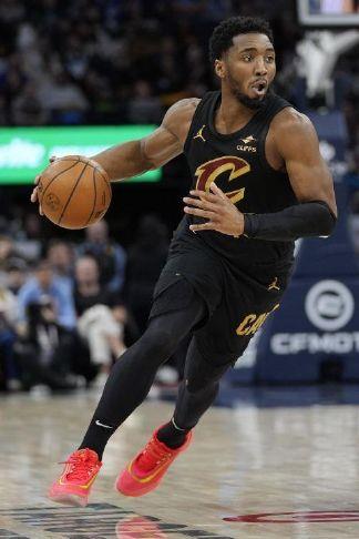 NBA-leading Cavaliers seize control in the 2nd half and beat